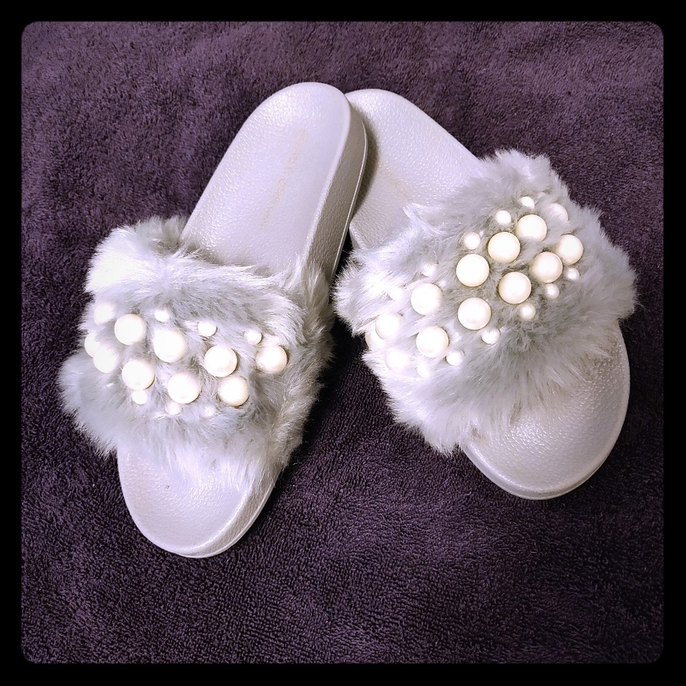 Stunning fur with pearl slides - GRAY